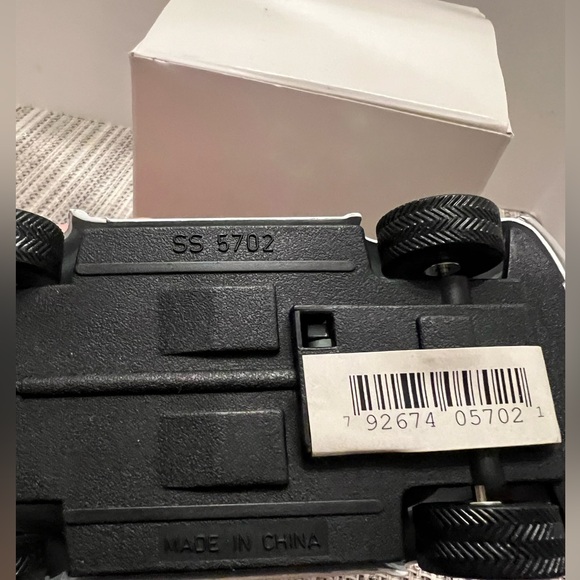 New Volkswagen Beetle with decals Die cast Wheels work with pull back action. 5" - Picture 10 of 10